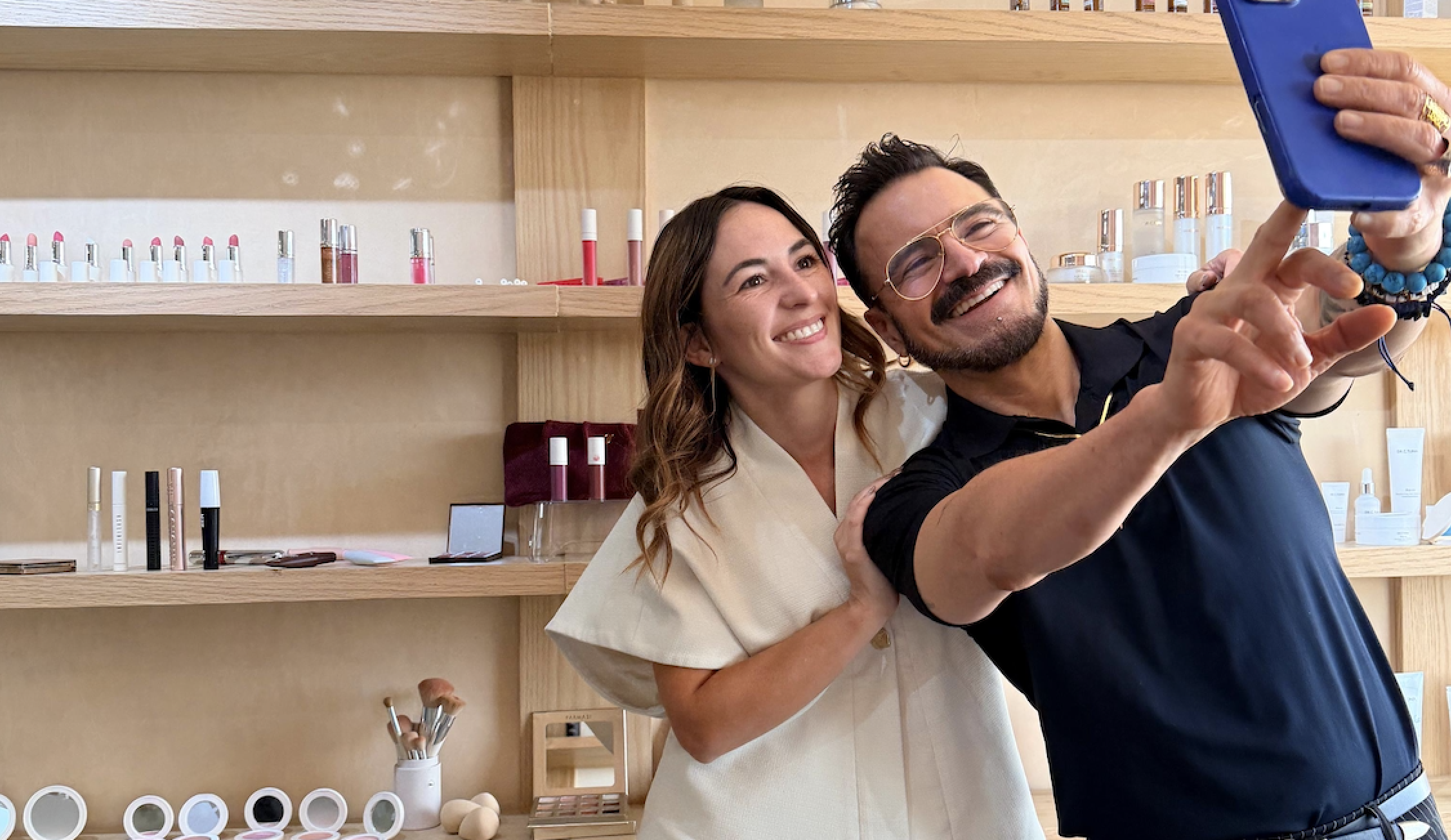 salvador nunez, mariana quintana farmasi